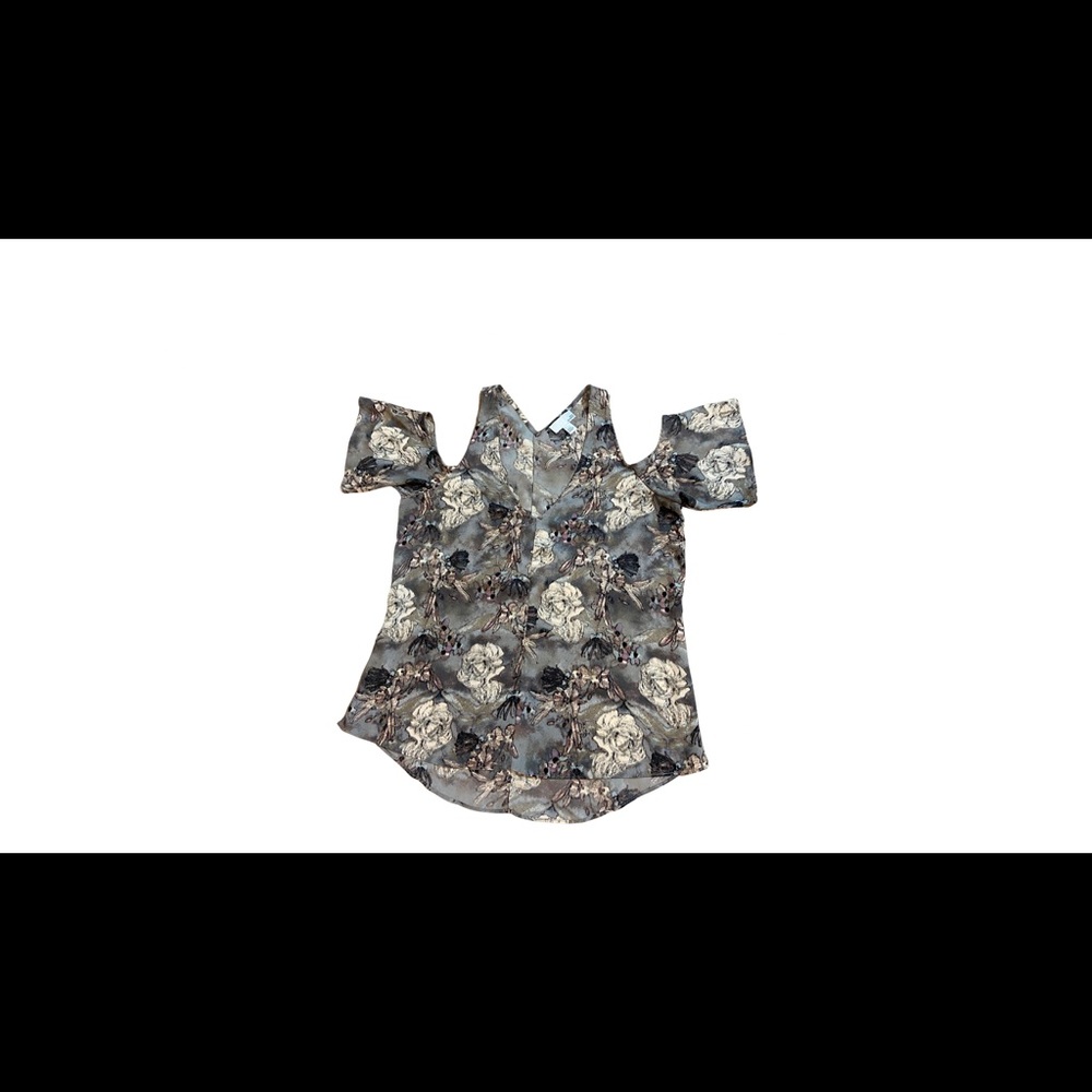14th & Union Cold Shoulder Top